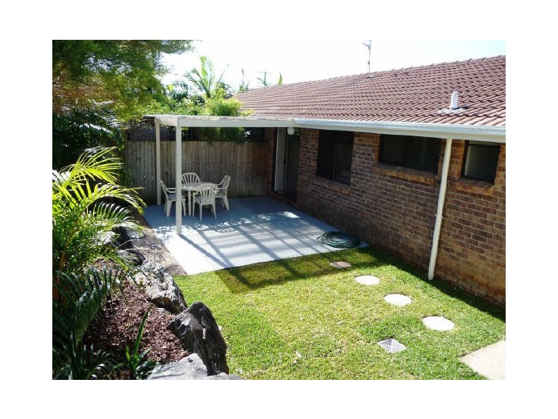 2/218 Olsen Avenue, Arundel QLD 4214