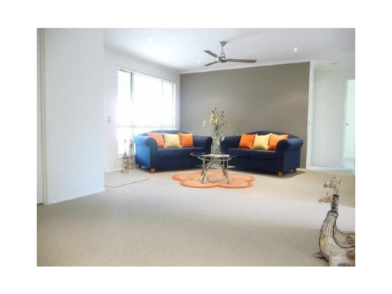 2/218 Olsen Avenue, Arundel QLD 4214