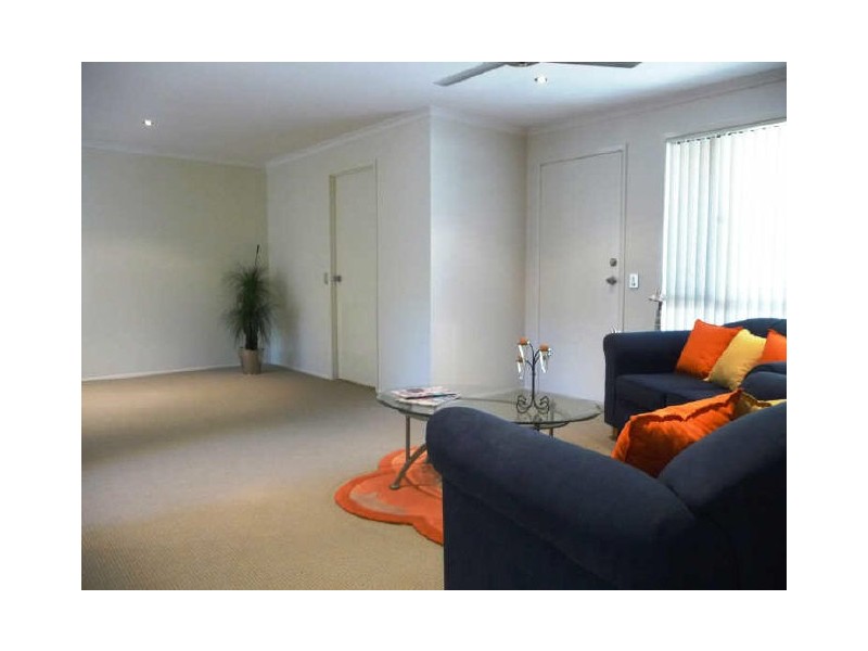 2/218 Olsen Avenue, Arundel QLD 4214