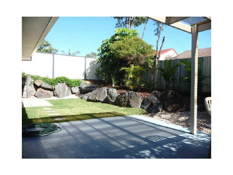 2/218 Olsen Avenue, Arundel QLD 4214