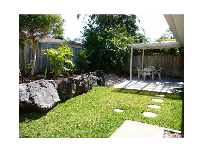 2/218 Olsen Avenue, Arundel QLD 4214