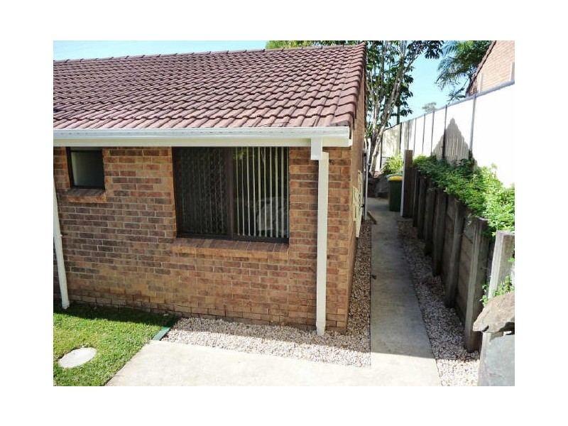 2/218 Olsen Avenue, Arundel QLD 4214