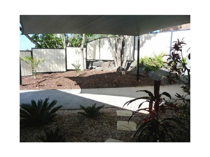 2/218 Olsen Avenue, Arundel QLD 4214