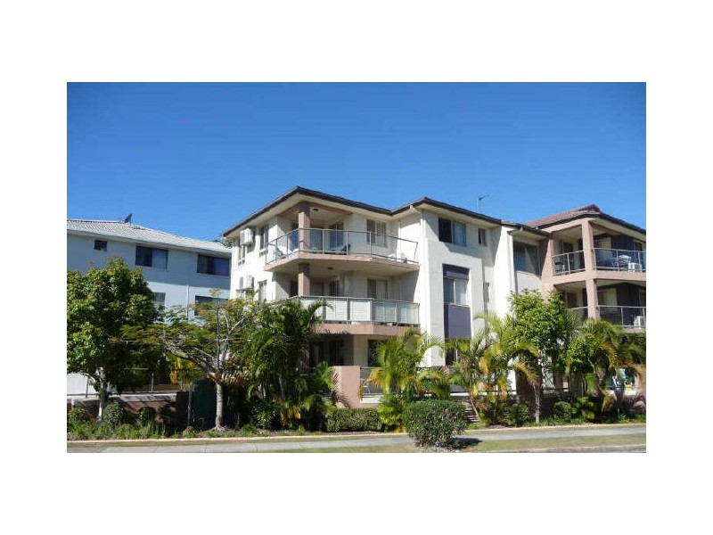 2/20 Oleander Avenue, Biggera Waters QLD 4216