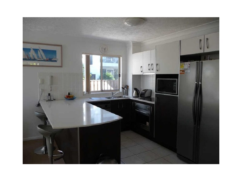 2/20 Oleander Avenue, Biggera Waters QLD 4216