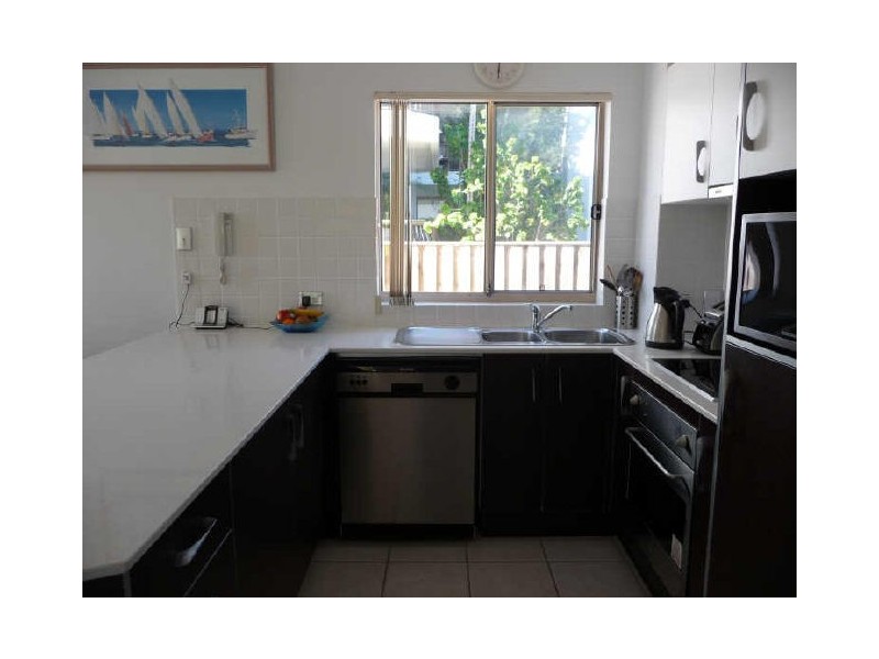 2/20 Oleander Avenue, Biggera Waters QLD 4216