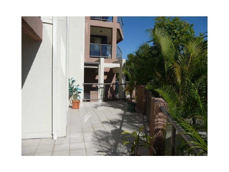 2/20 Oleander Avenue, Biggera Waters QLD 4216