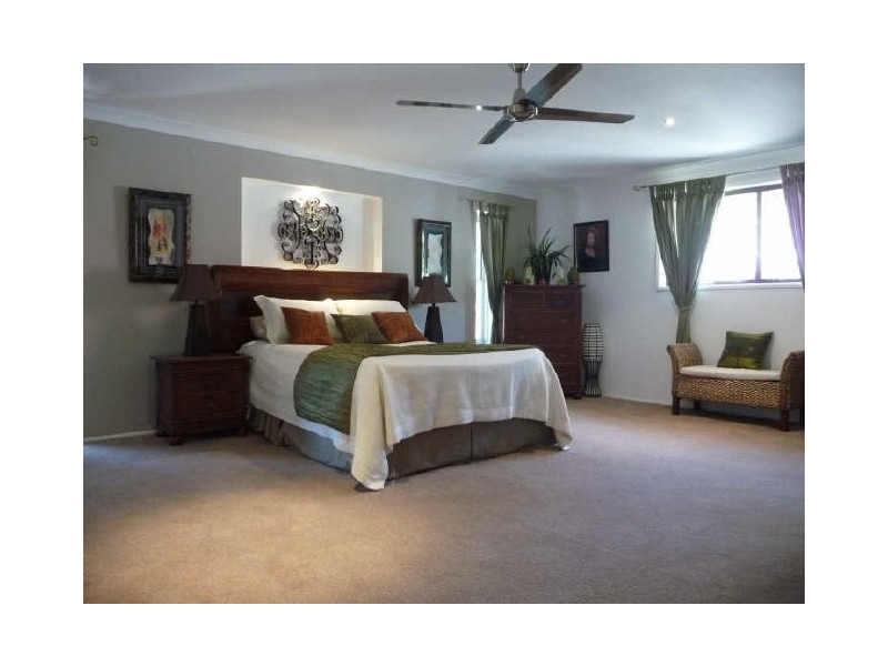 93 California Drive, Oxenford QLD 4210