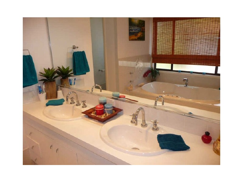 93 California Drive, Oxenford QLD 4210