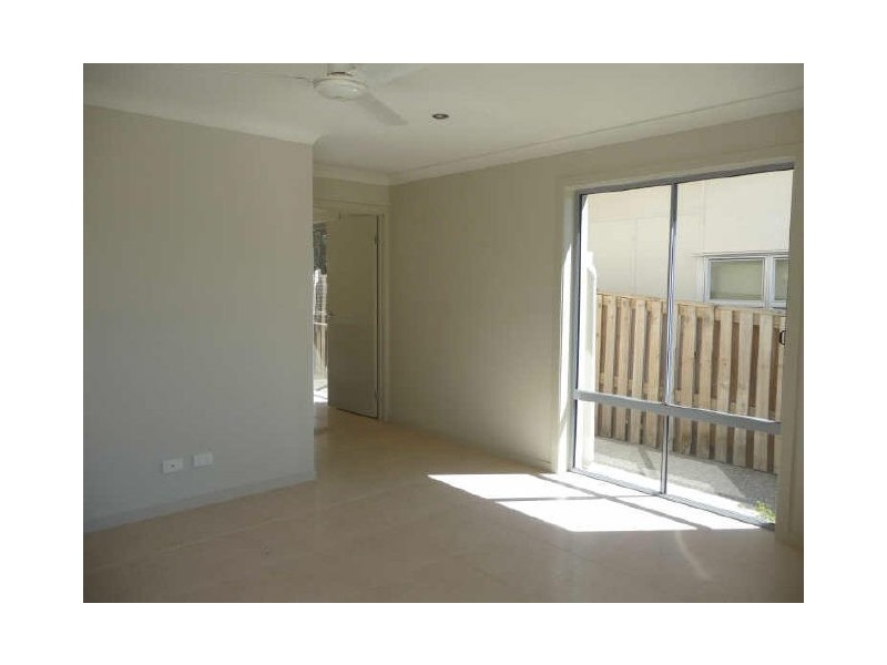 2 & 4/10 Middle Street, Labrador QLD 4215