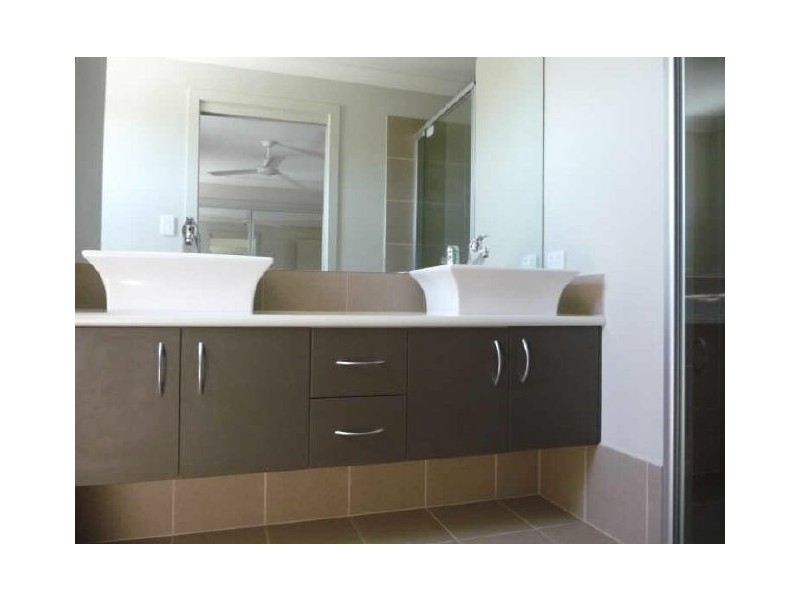 2 & 4/10 Middle Street, Labrador QLD 4215