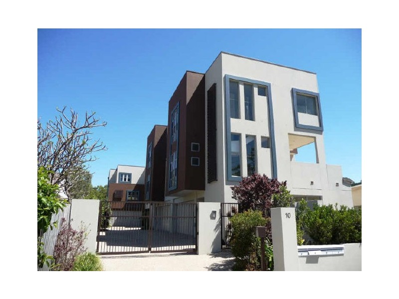 4/10 Middle Street, Labrador QLD 4215