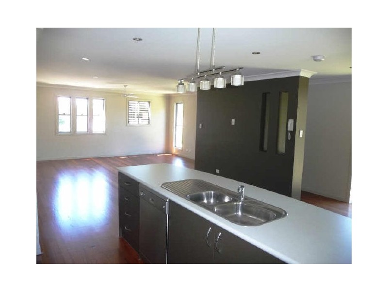 4/10 Middle Street, Labrador QLD 4215