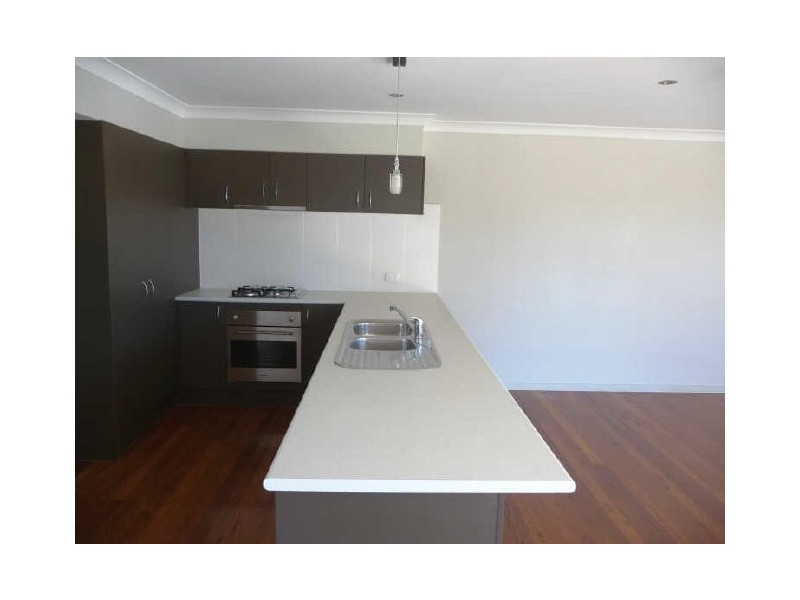 4/10 Middle Street, Labrador QLD 4215