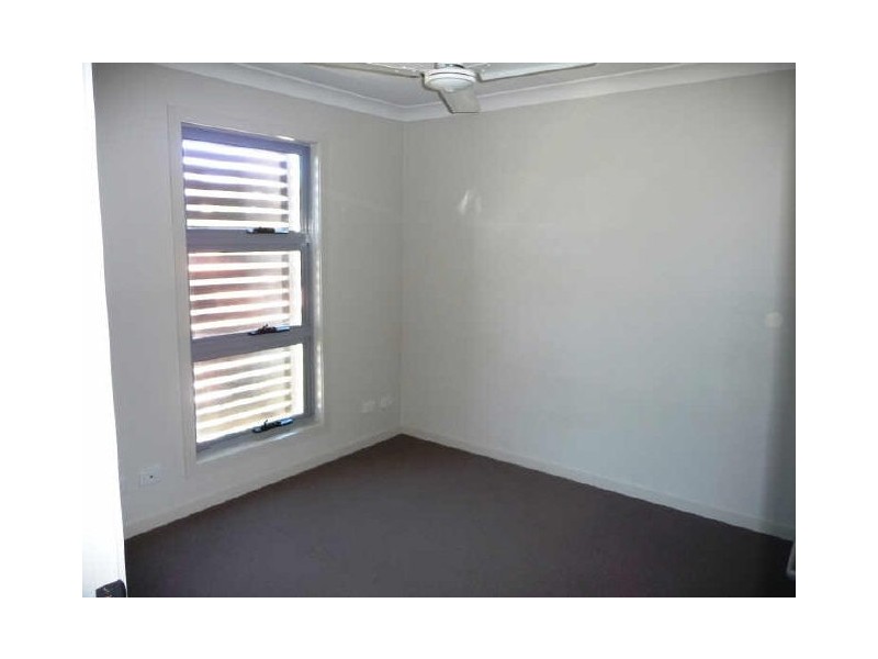 4/10 Middle Street, Labrador QLD 4215