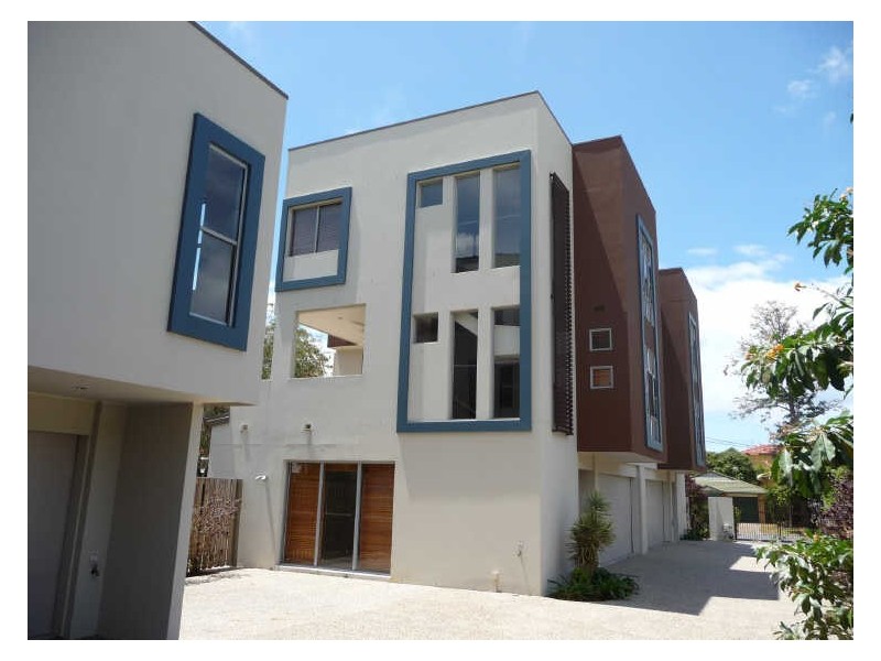 1/10 Middle Street, Labrador QLD 4215