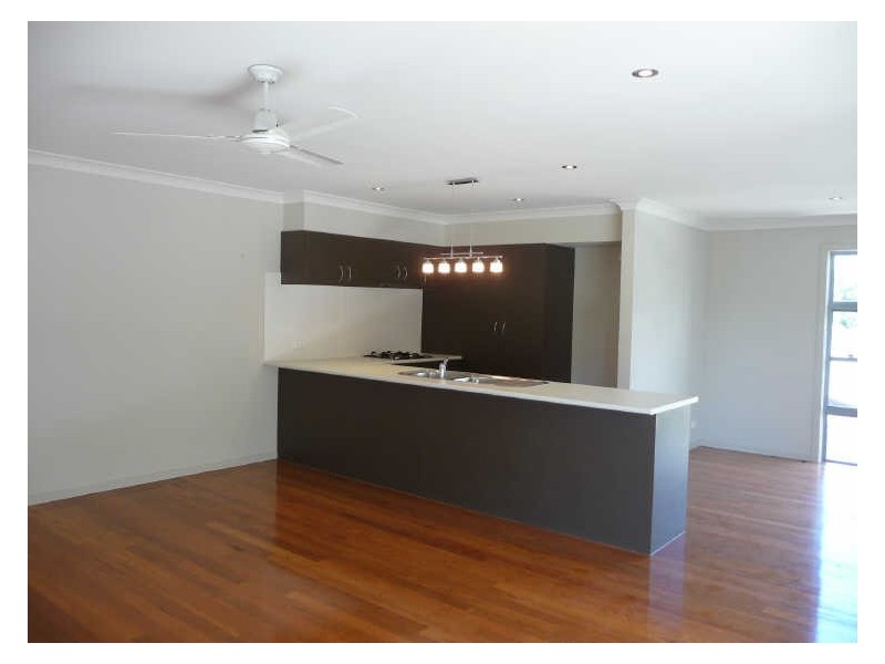 1/10 Middle Street, Labrador QLD 4215