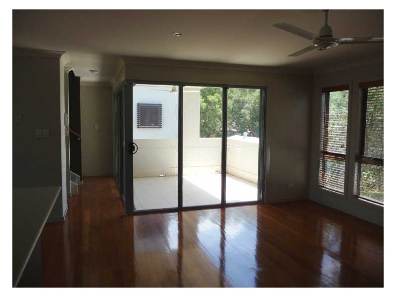 1/10 Middle Street, Labrador QLD 4215