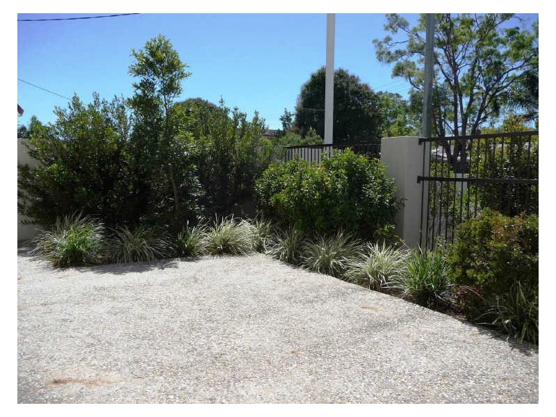 1/10 Middle Street, Labrador QLD 4215