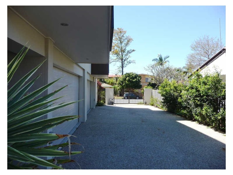 1/10 Middle Street, Labrador QLD 4215