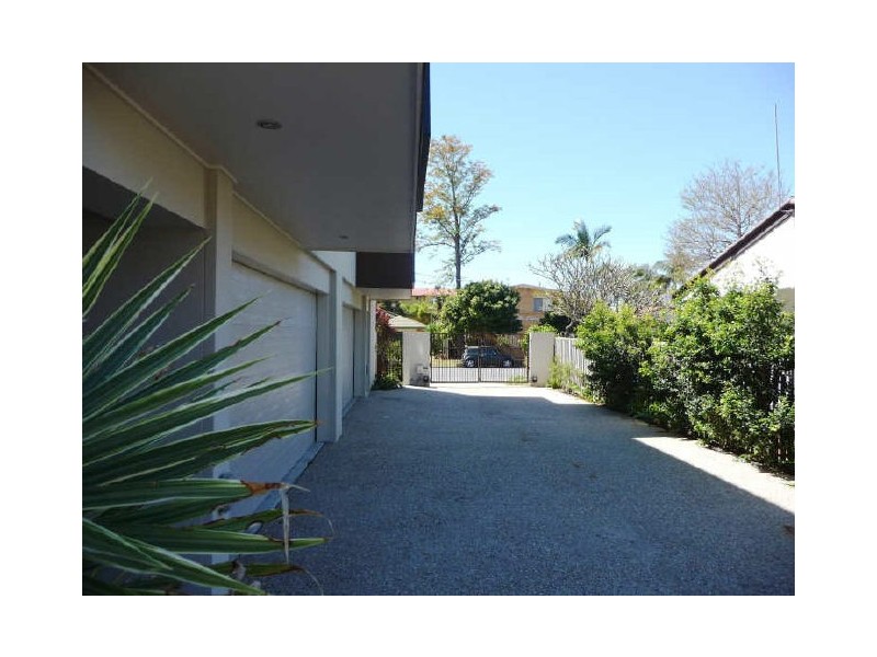 1/10 Middle Street, Labrador QLD 4215