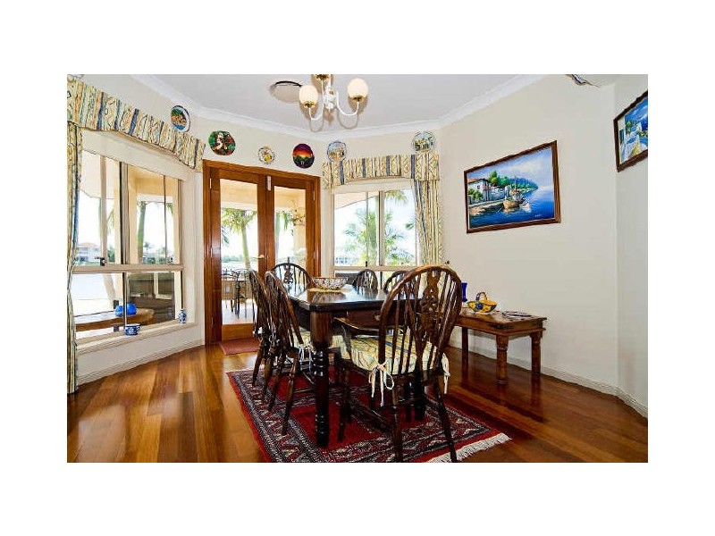 52 Lakeshore Drive, Helensvale QLD 4212