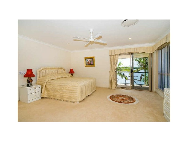 52 Lakeshore Drive, Helensvale QLD 4212