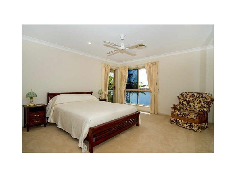 52 Lakeshore Drive, Helensvale QLD 4212