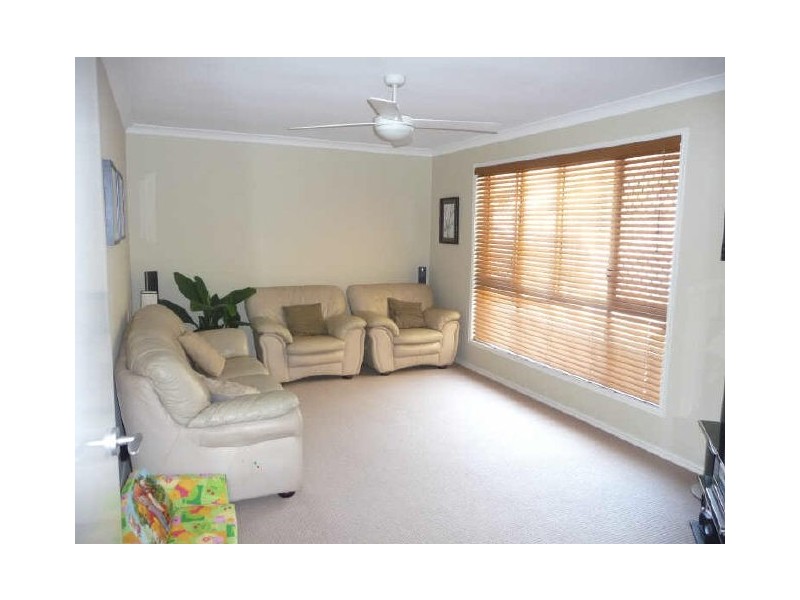 12 White Cap Close, Pacific Pines QLD 4211