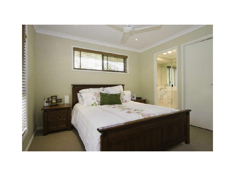 12 White Cap Close, Pacific Pines QLD 4211