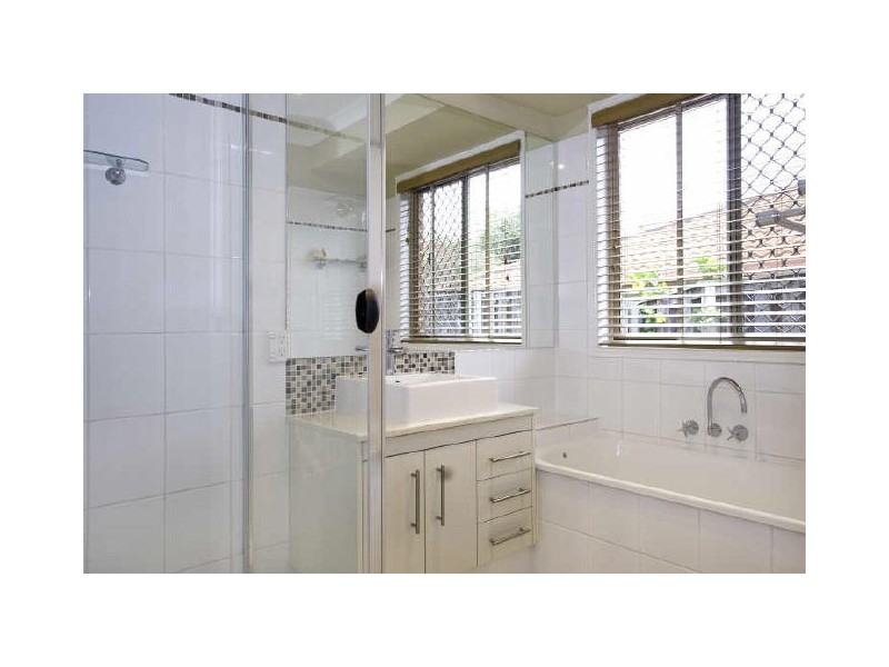 12 White Cap Close, Pacific Pines QLD 4211