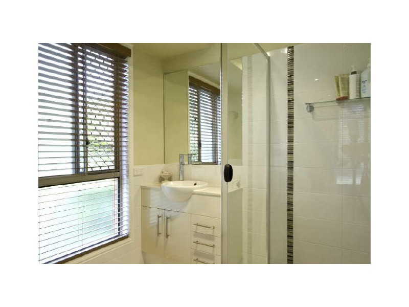 12 White Cap Close, Pacific Pines QLD 4211