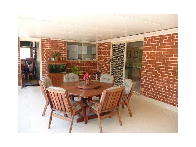 12 White Cap Close, Pacific Pines QLD 4211