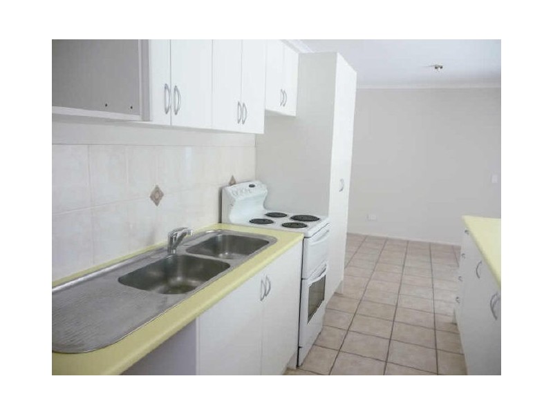 1/11 Robin Joy Close, Labrador QLD 4215
