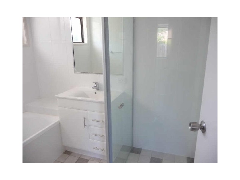 1/11 Robin Joy Close, Labrador QLD 4215