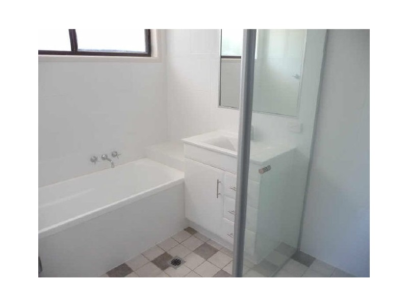 1/11 Robin Joy Close, Labrador QLD 4215