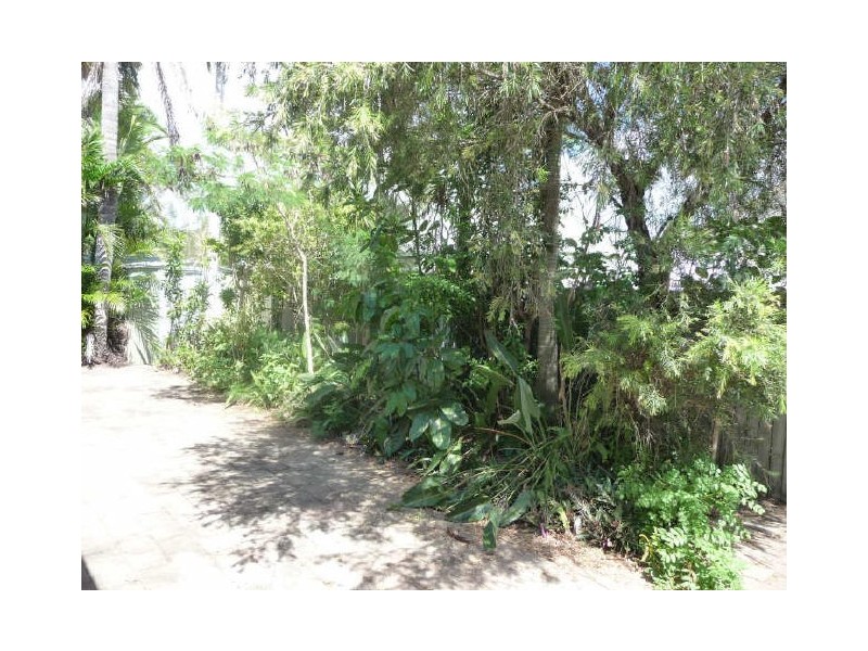 2/96 Kangaroo Ave, Coombabah QLD 4216