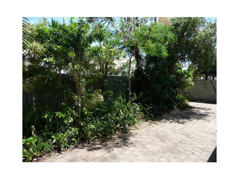 2/96 Kangaroo Ave, Coombabah QLD 4216