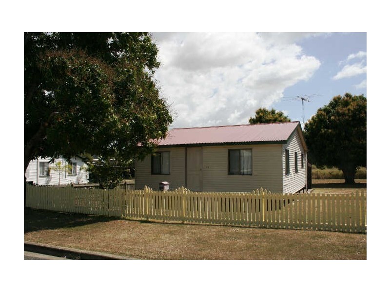 39 Beach Road, Sarina QLD 4737