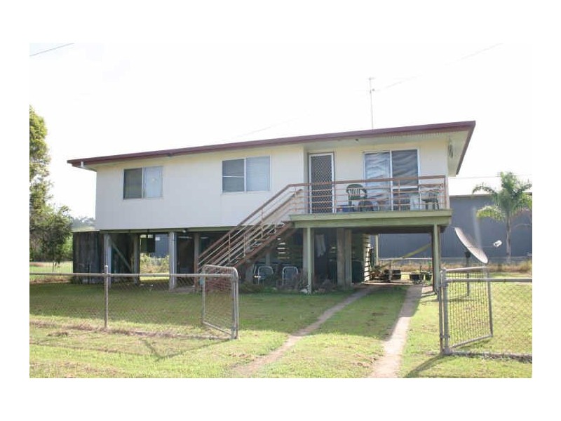 4 Railway Parade, Carmila QLD 4739