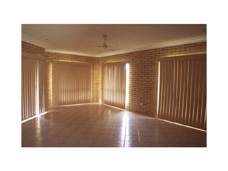 2/6 Innes Street, Sarina QLD 4737