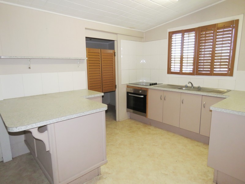 38 Beach Road, Sarina QLD 4737