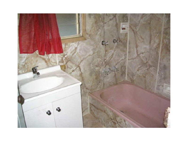 8 Atherton Street, Sarina QLD 4737