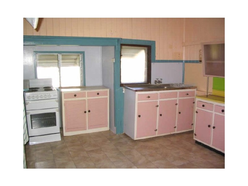 8 Atherton Street, Sarina QLD 4737