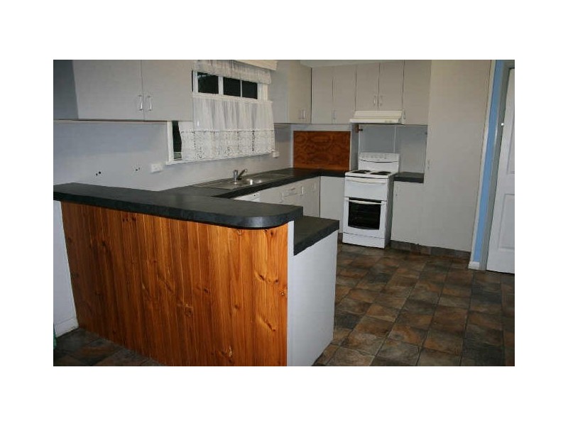 16 Holmes, Sarina QLD 4737