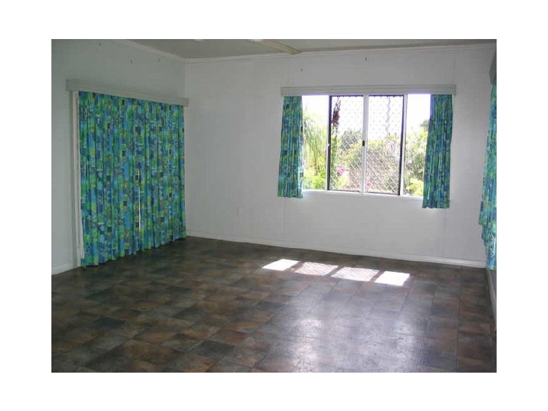 16 Holmes, Sarina QLD 4737