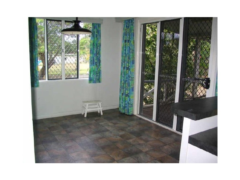 16 Holmes, Sarina QLD 4737