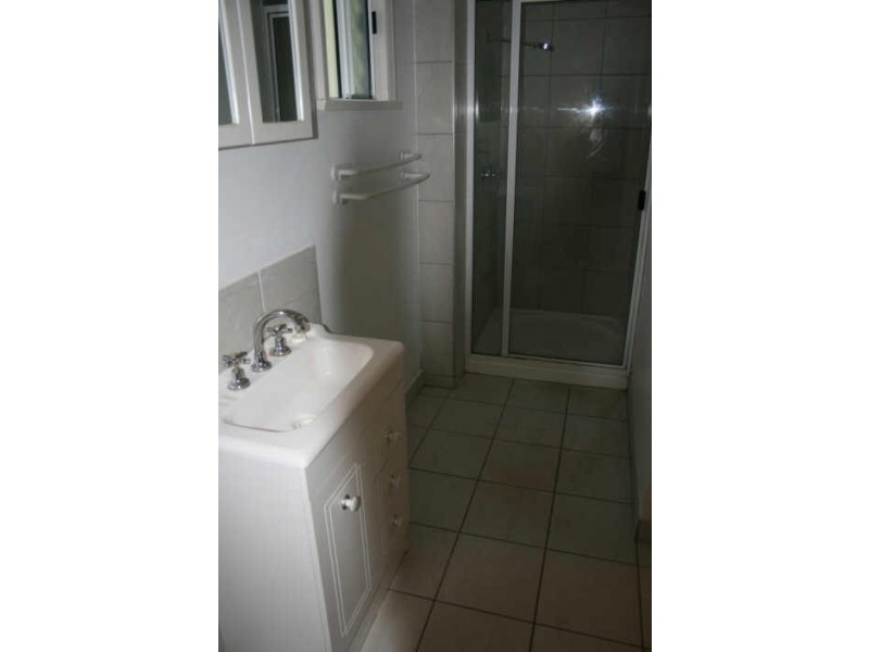 16 Holmes, Sarina QLD 4737
