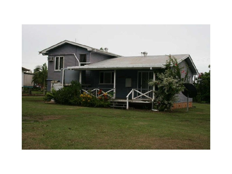 16 Holmes, Sarina QLD 4737