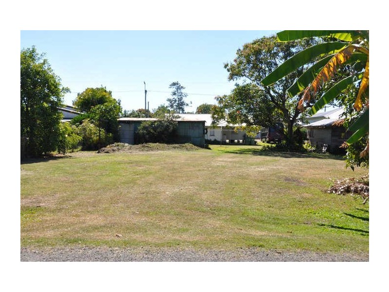 16 Phillips Street, Sarina QLD 4737